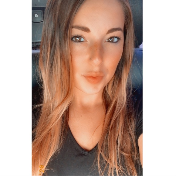 Meet your Posher, Melissa! - Picture 1 of 1